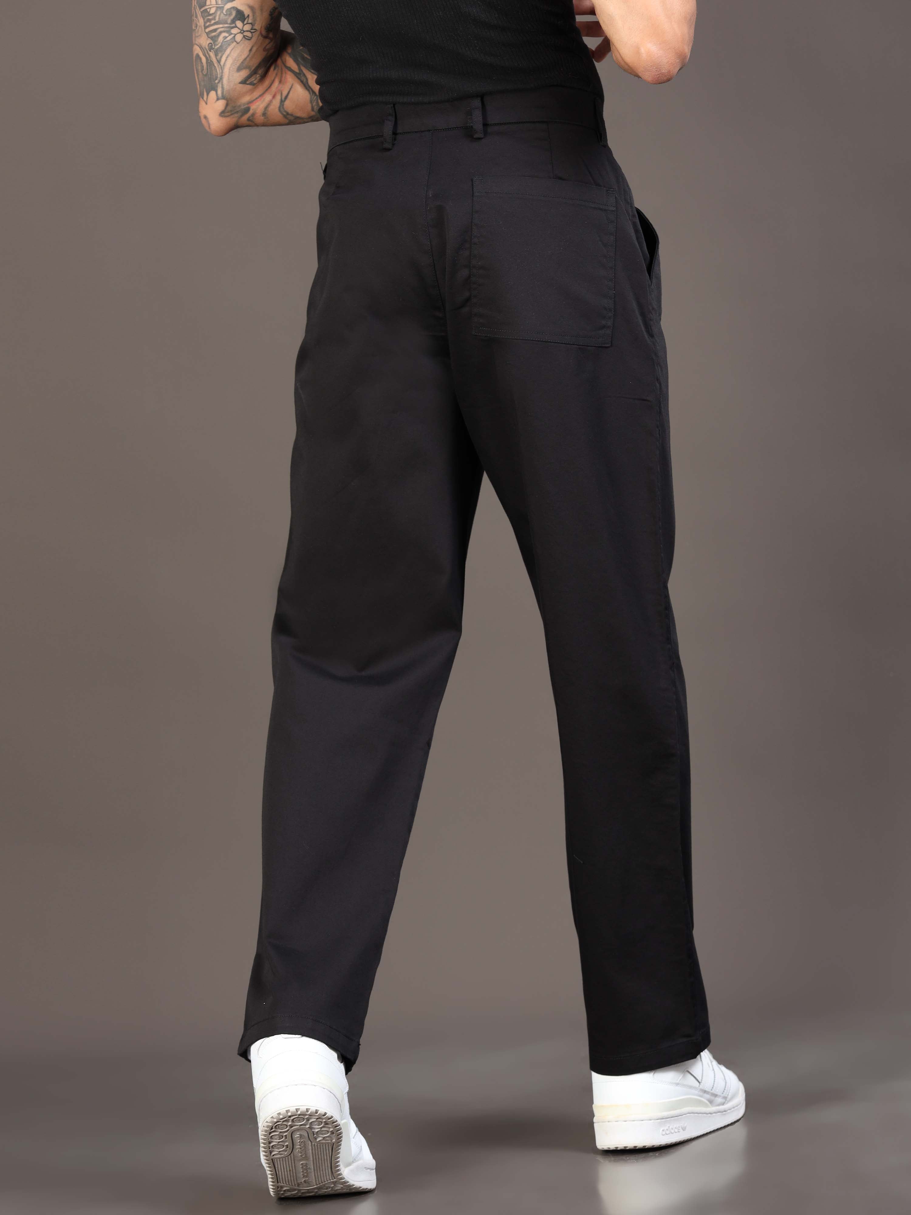 Signature Relaxed Trouser In Black