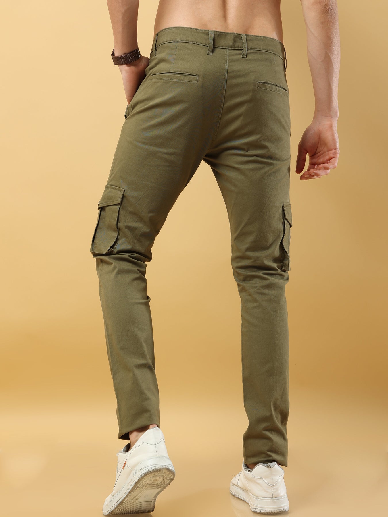 Mens layered outfit with Olive green cargo pants. | Cargo pants outfit, Cargo  pants men, Cargo pants style